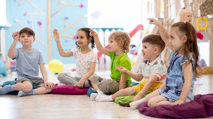 Relay games to play with kindergartners