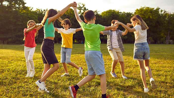 16 Best Group Games For Kids To