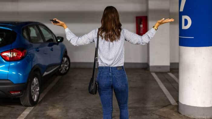 woman lost his car in parking lot